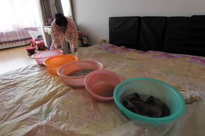 大田楼上漏水，住户失联，小区没物管，业主维权难！律师来支招……
